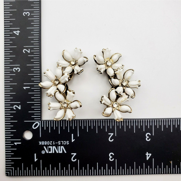 White Flower Clip Earrings Ear Climbers Rhinestones Lucite Petal 60s Mid Century - Picture 6 of 7